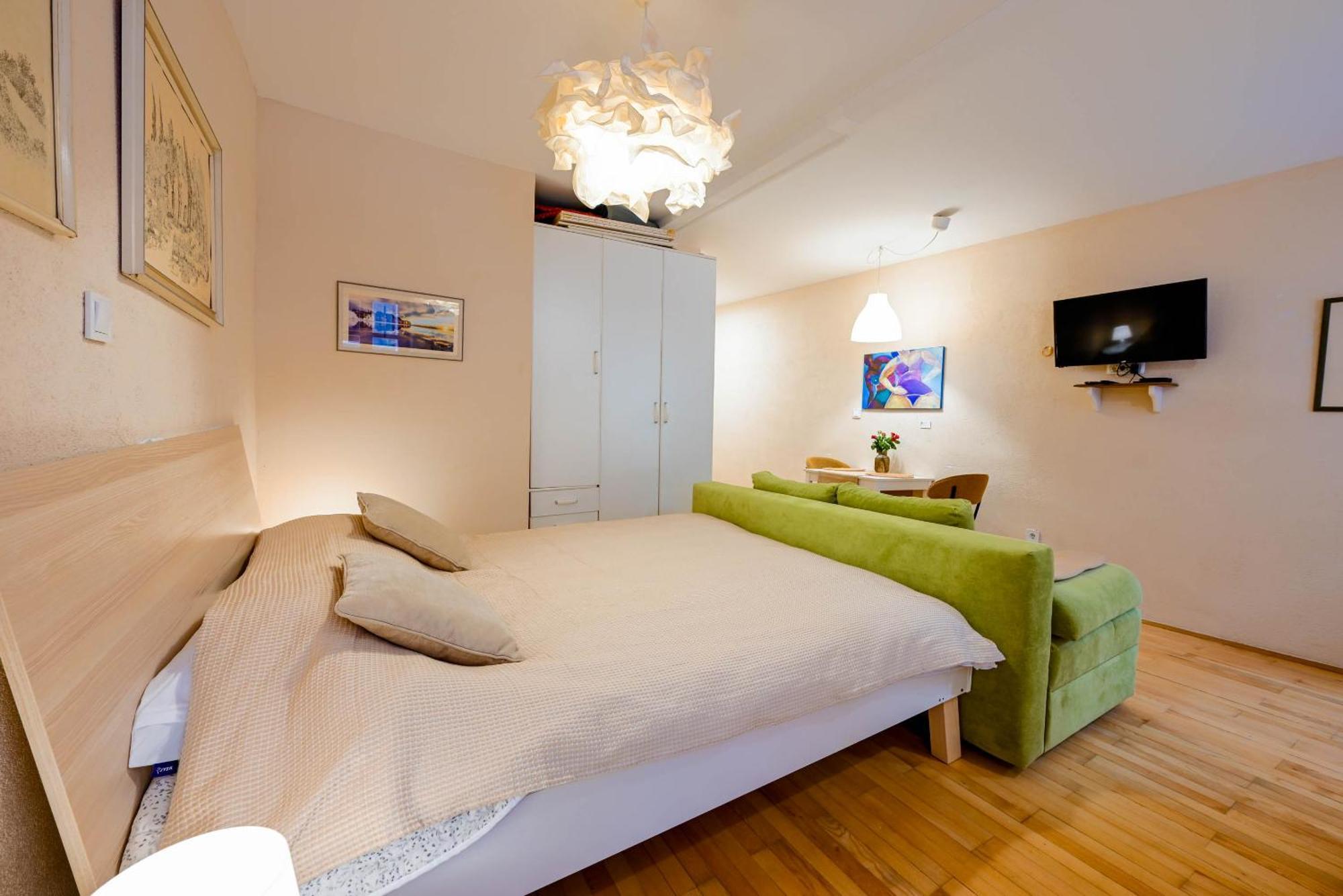 Suzy Apartman